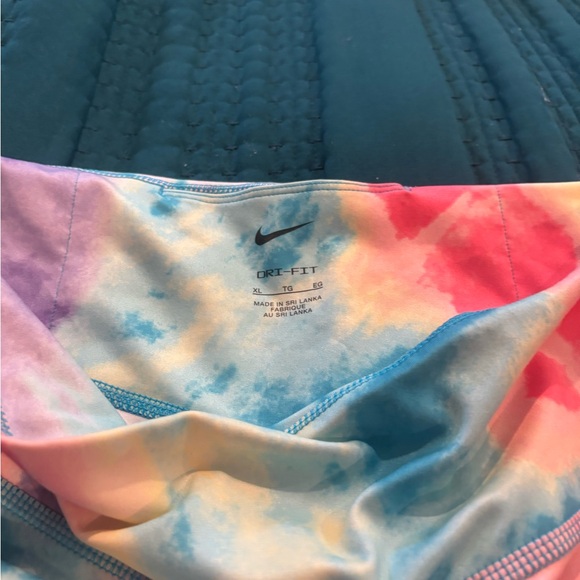 XL Nike Tie-Dye Women’s Leggings - Picture 2 of 3